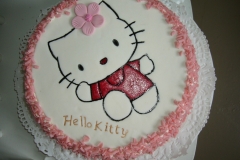 Kakku Hello Kitty -aiheisella sokerimassapiirroksella, Kotileipomo Jokiranta