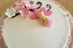 Kastekakku tyttovauvalle