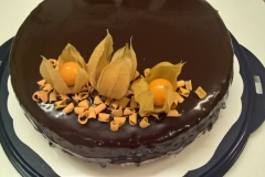 Kakku syksyisillä koristeilla ja suklaalla, Kotileipomo Jokiranta